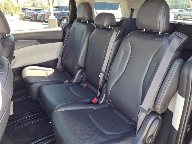 Used 2024 Kia Carnival LX FWD image 17