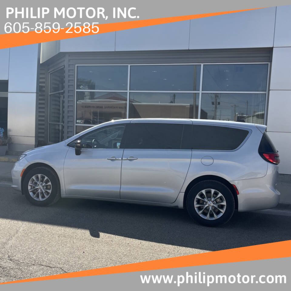 Used 2024 Chrysler Pacifica Touring-L