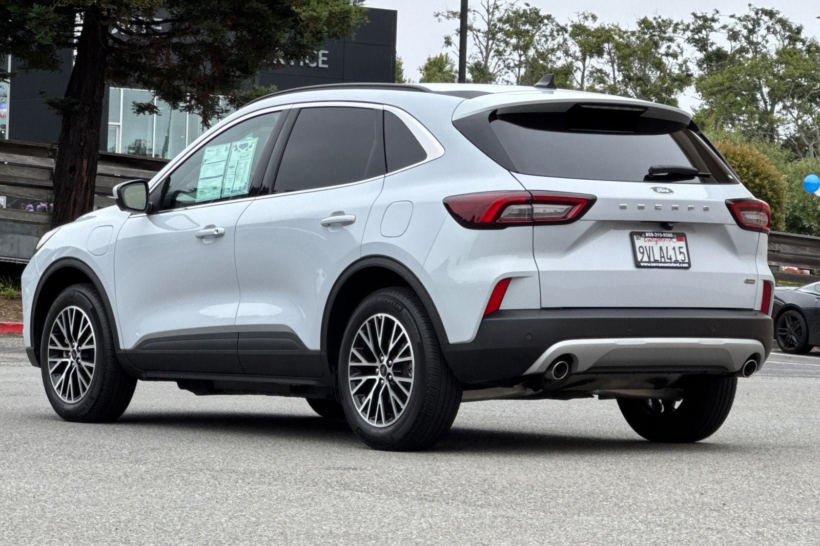 Certified 2025 Ford Escape SE w/ PHEV Premium Package FWD image 9