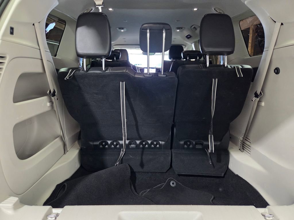 Certified 2024 Chrysler Pacifica Touring-L image 18
