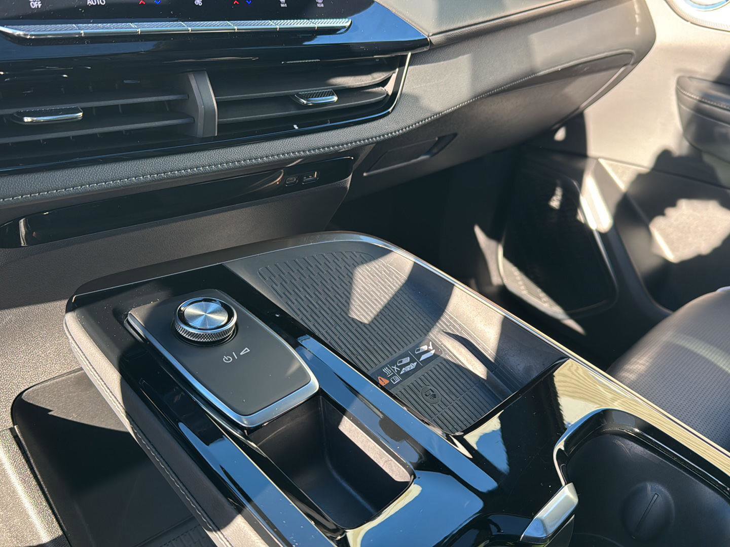 Used 2025 Buick Enclave Avenir image 22