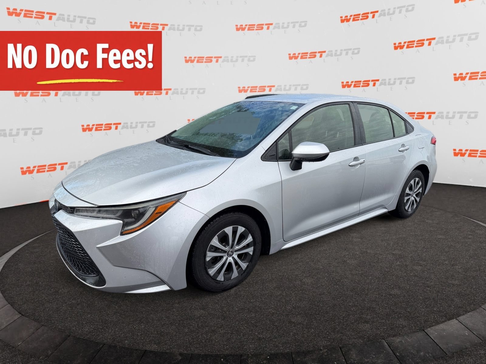 Used 2021 Toyota Corolla LE FWD image 1