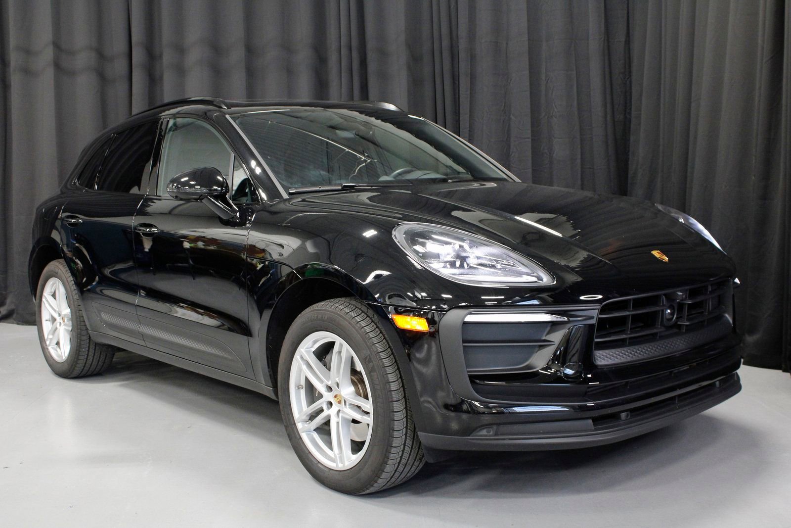 Certified 2025 Porsche Macan image 9