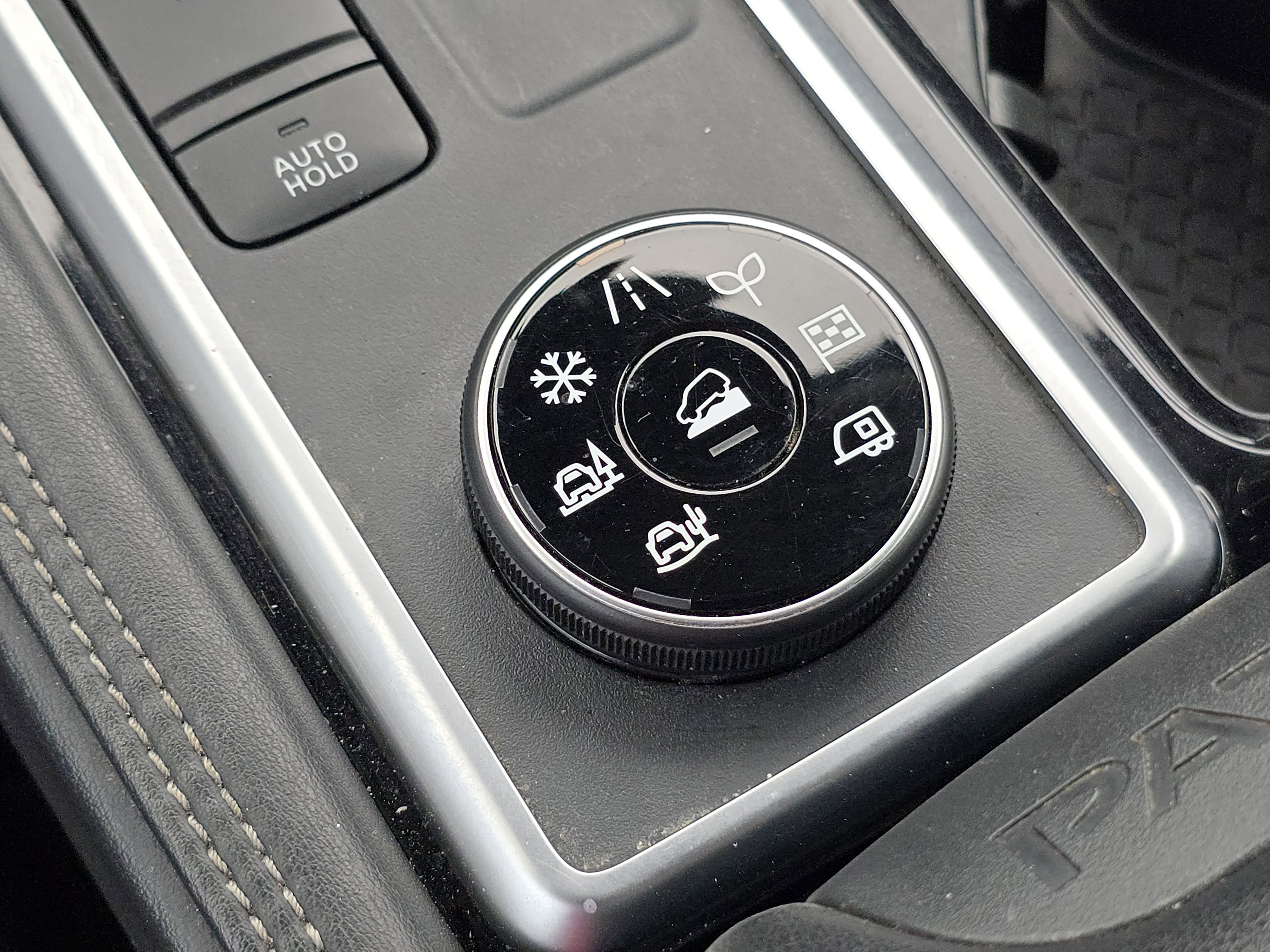 Used 2024 Nissan Pathfinder Platinum AWD/4WD image 13