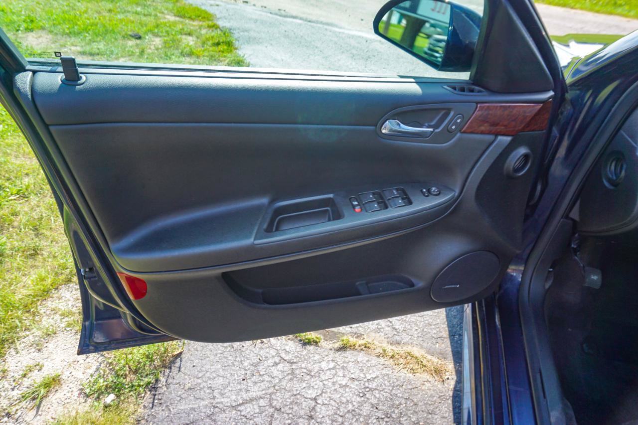 Used 2011 Chevrolet Impala LT w/ Luxury Edition Package FWD image 23