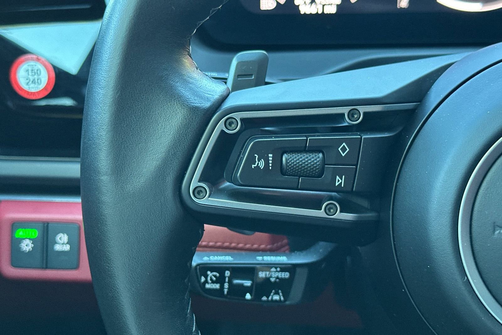 Used 2024 Porsche Panamera image 30