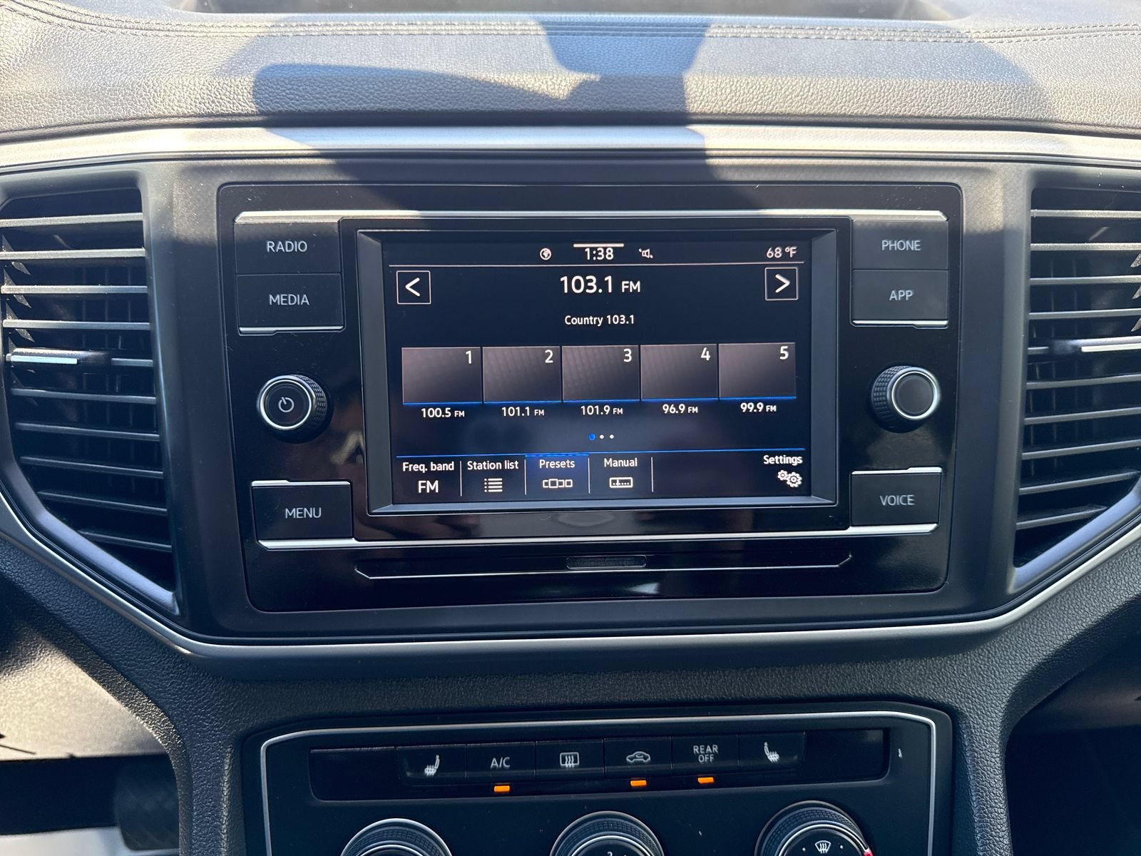 Used 2023 Volkswagen Atlas SE FWD image 19