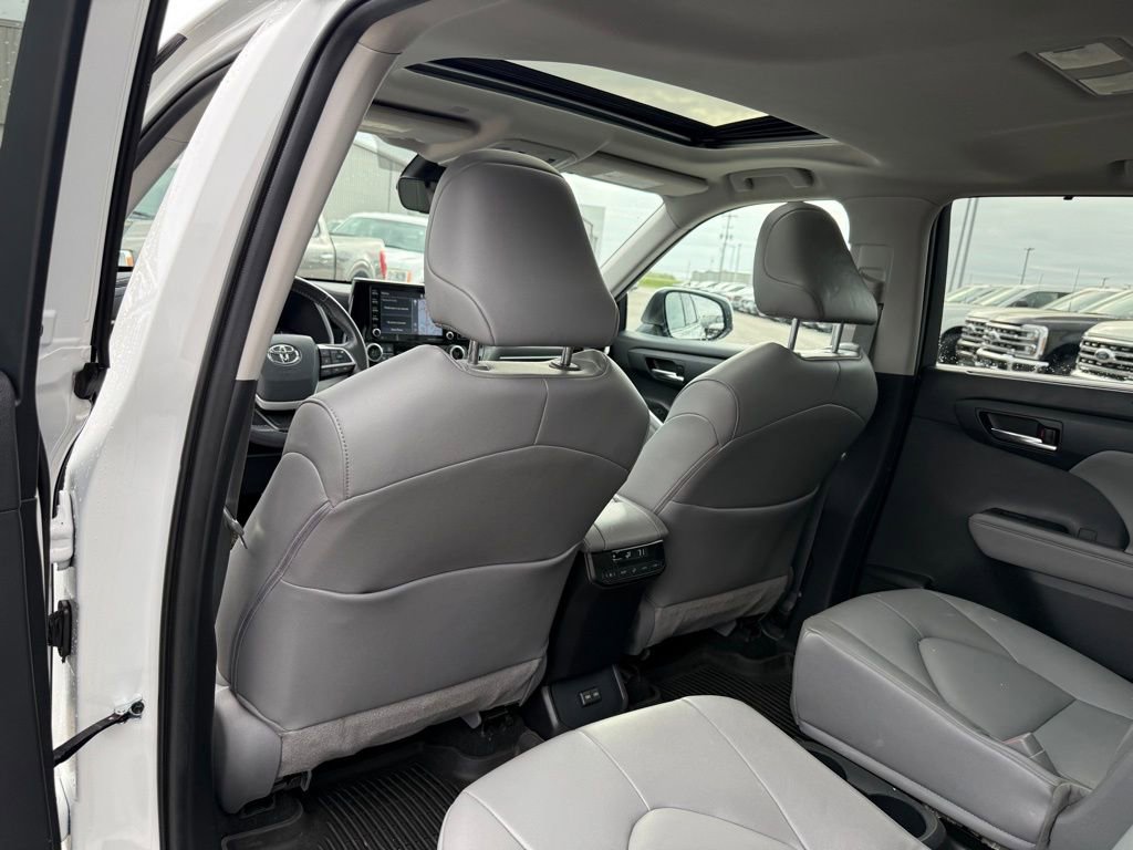 Used 2022 Toyota Highlander XLE image 9