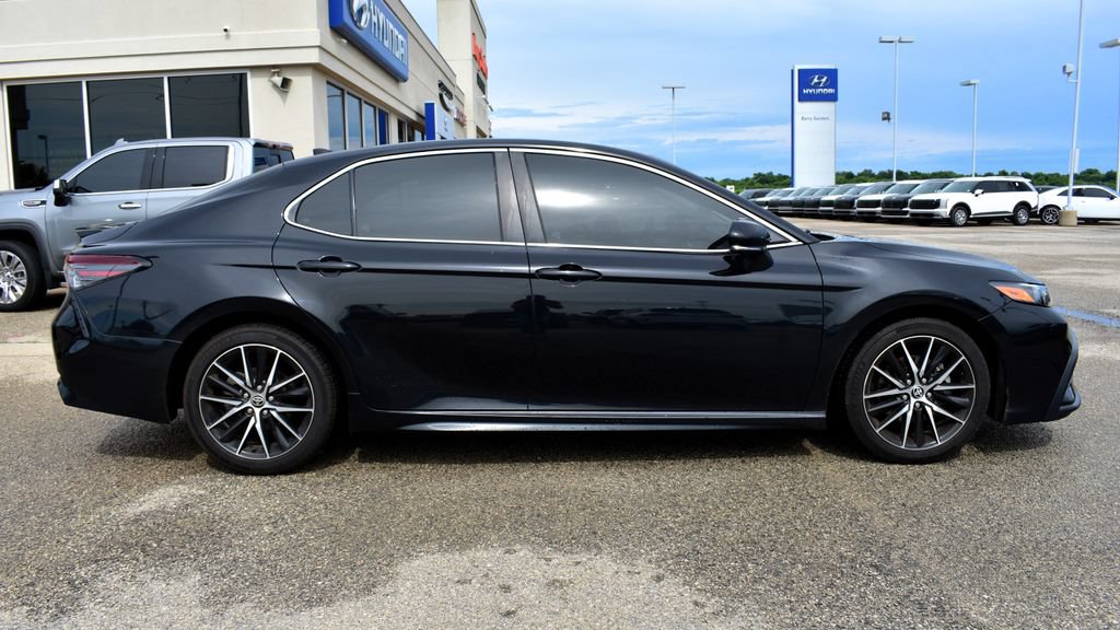 Used 2023 Toyota Camry SE FWD image 2