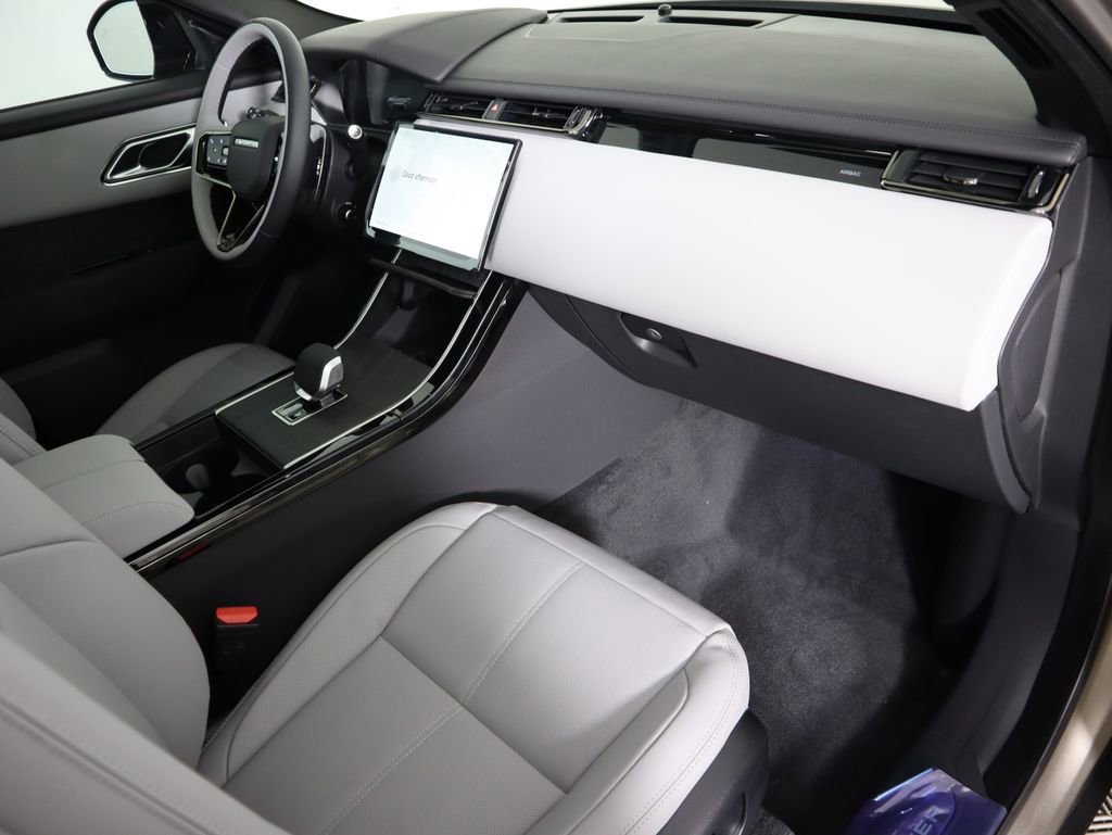 New 2026 Land Rover Range Rover Velar Dynamic SE image 18