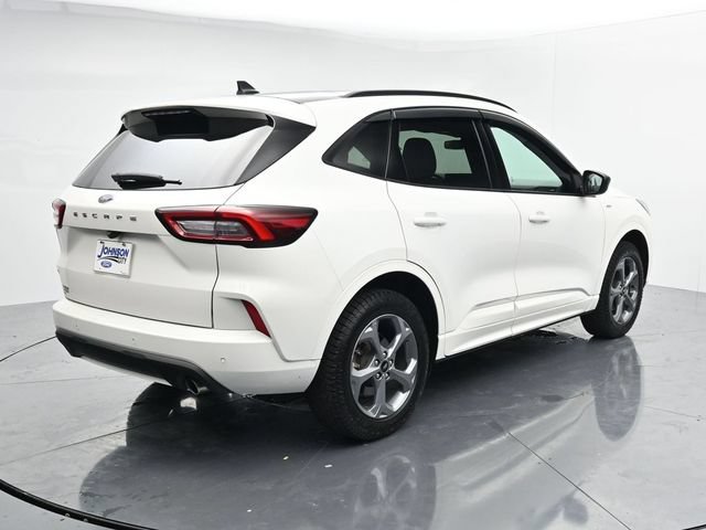 Certified 2024 Ford Escape ST-Line w/ Tech Pack #1 AWD/4WD image 9