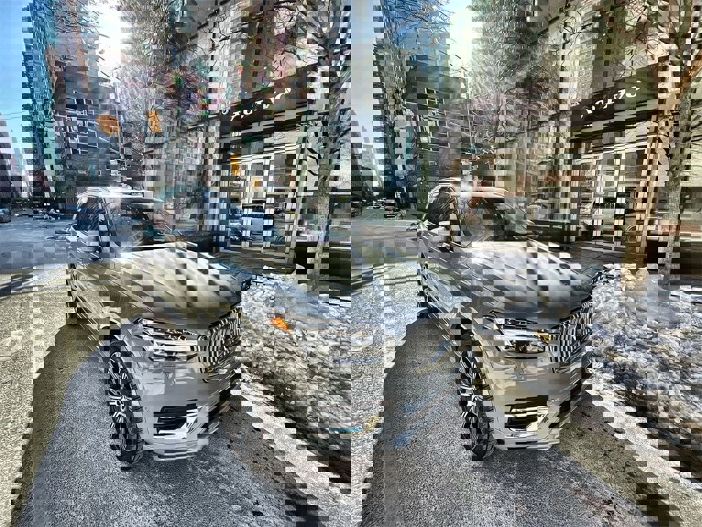 Certified 2025 Volvo XC90 T8 Ultra w/ Protection Package Premier image 1