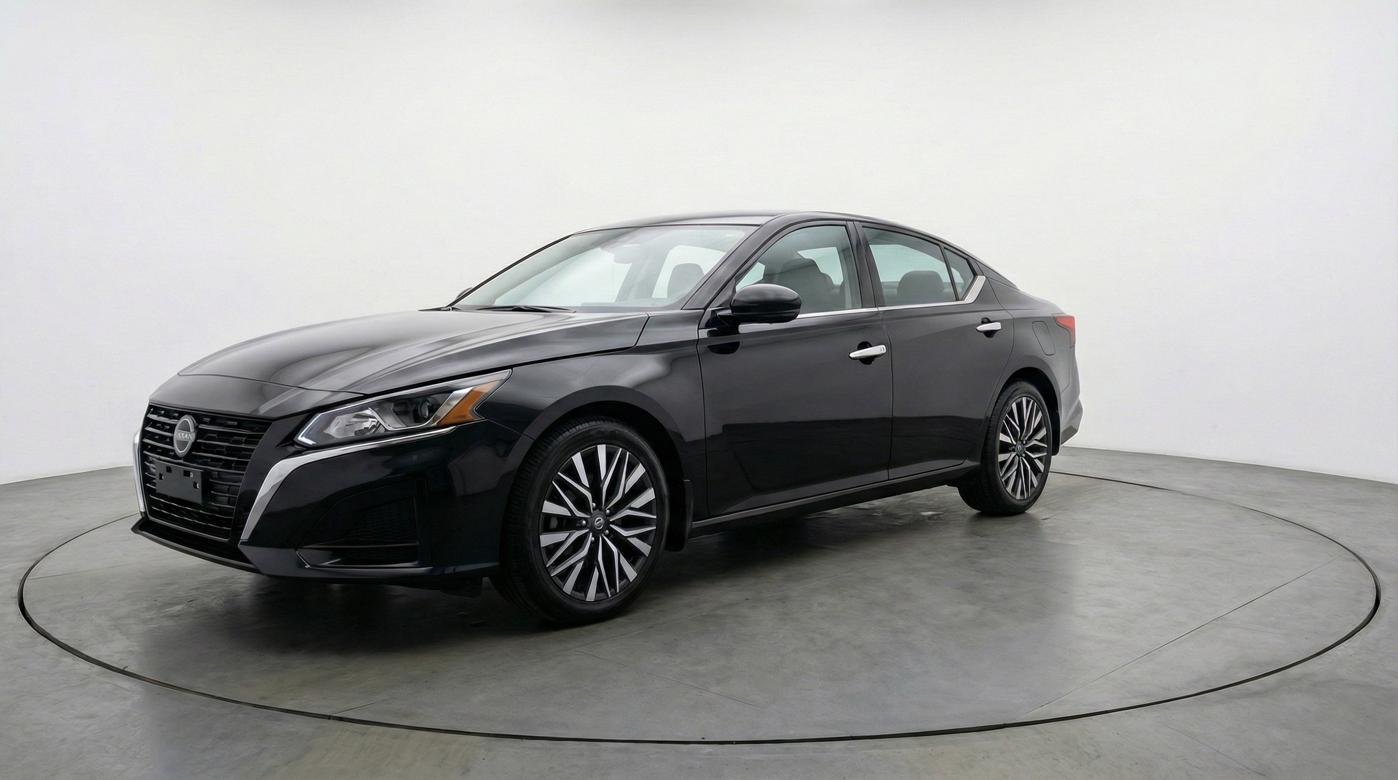 Used 2025 Nissan Altima 2.5 SV image 3
