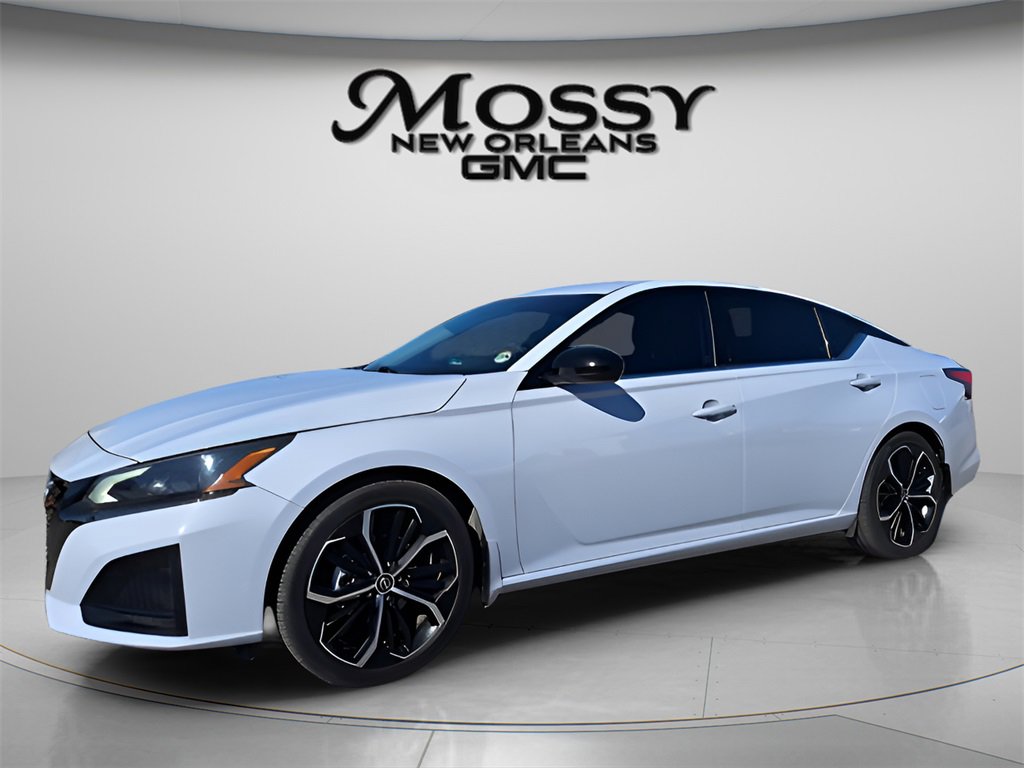 Used 2023 Nissan Altima 2.5 SR w/ SR Premium Package