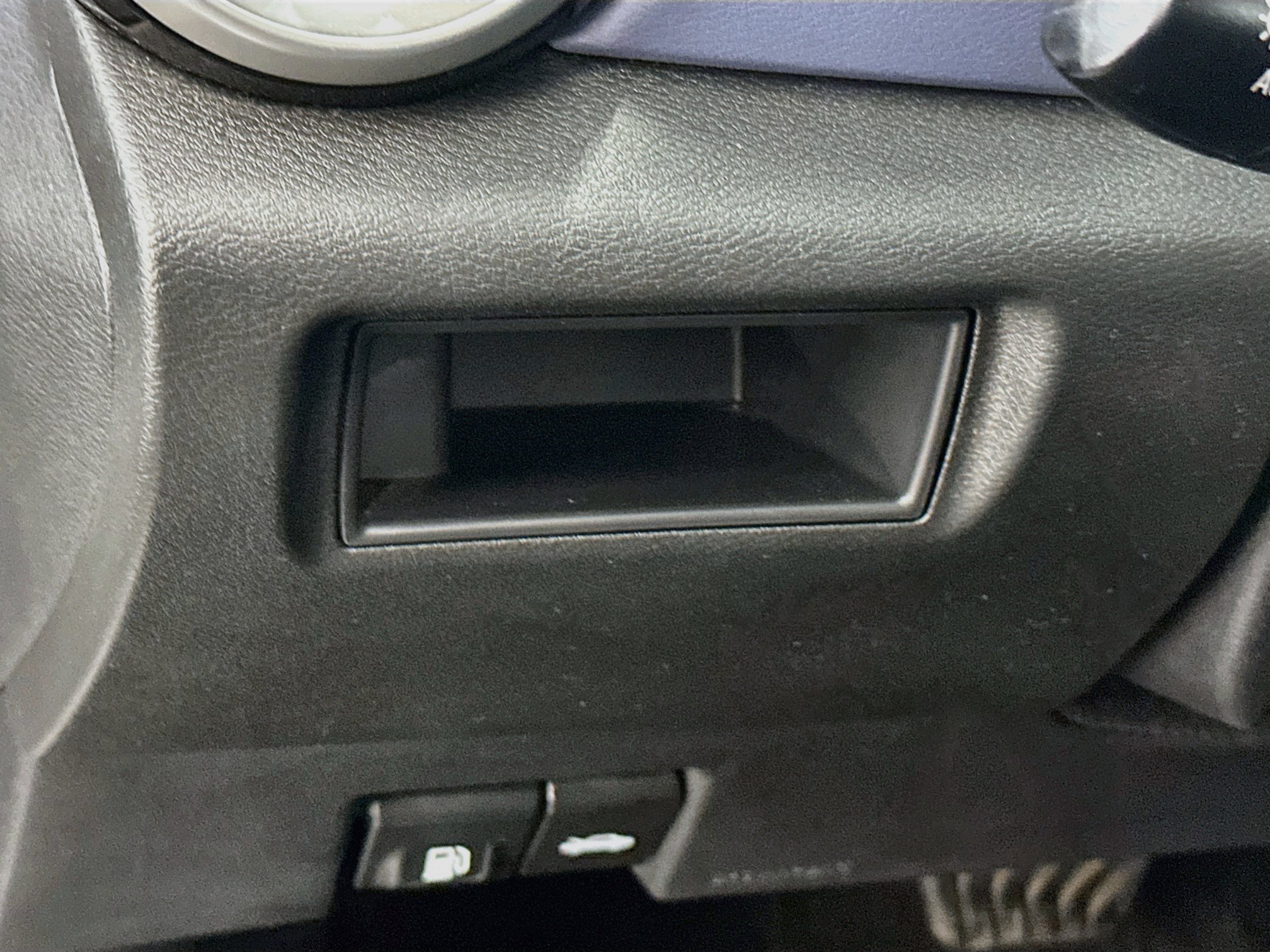 Used 2024 Nissan Versa SV FWD image 17