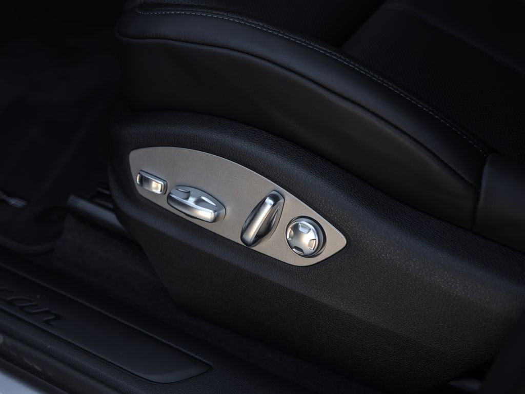 Certified 2025 Porsche Macan image 15