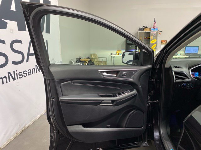 Used 2019 Ford Edge Titanium w/ Equipment Group 301A AWD/4WD image 9