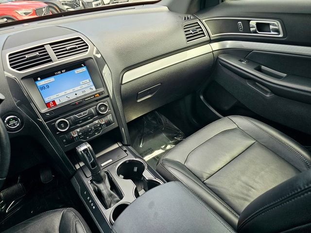 Used 2017 Ford Explorer XLT w/ Equipment Group 202A FWD image 33