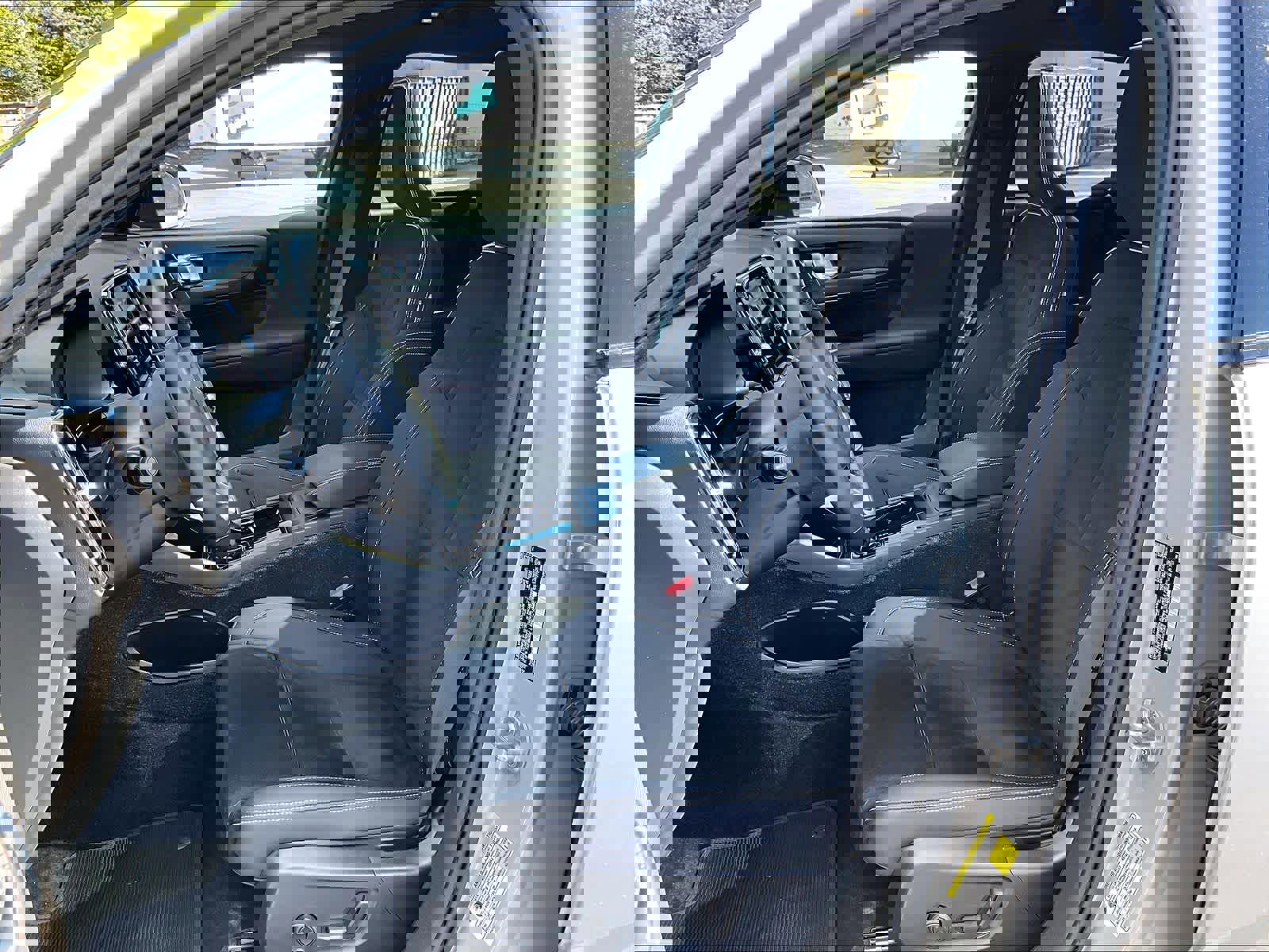 Used 2023 Volvo C40 P8 Recharge Plus image 27