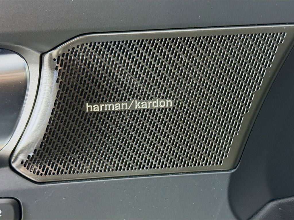 Used 2023 Volvo XC40 B5 Ultimate w/ Protection Package Premier image 19