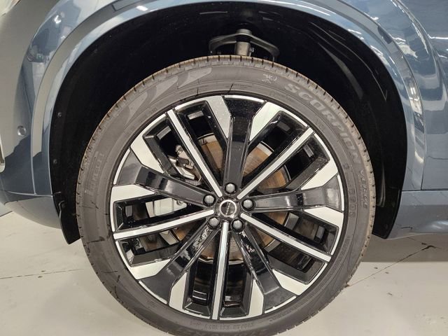 New 2026 Volvo XC90 B5 Plus w/ Protection Package Premier AWD/4WD image 8