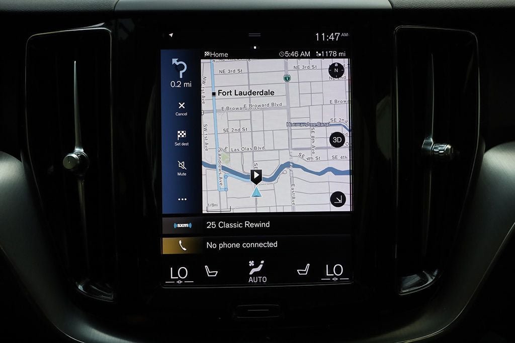 Used 2019 Volvo XC60 T5 Momentum w/ Multimedia Package AWD/4WD image 10