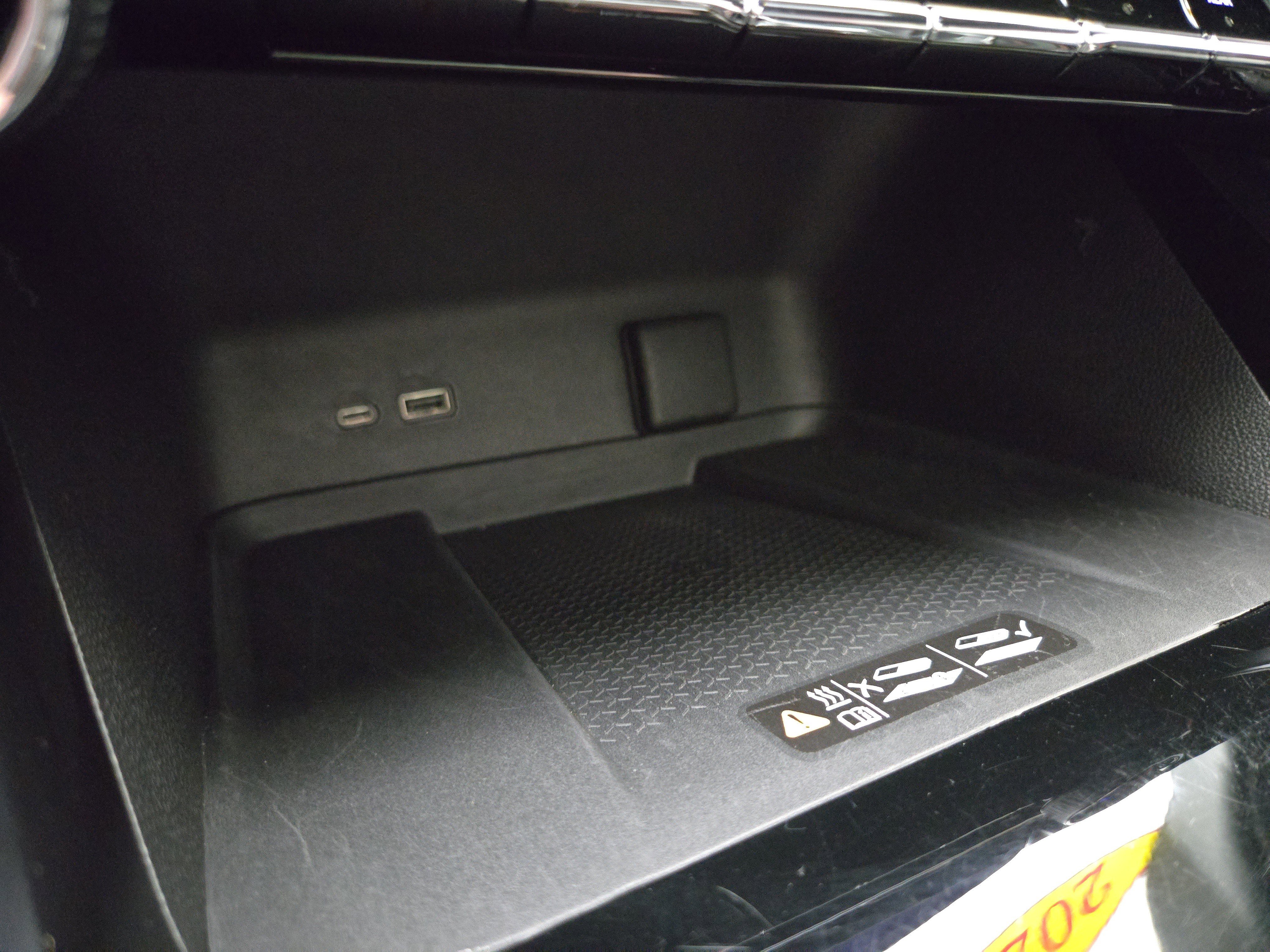 Certified 2024 Chevrolet Traverse RS image 28