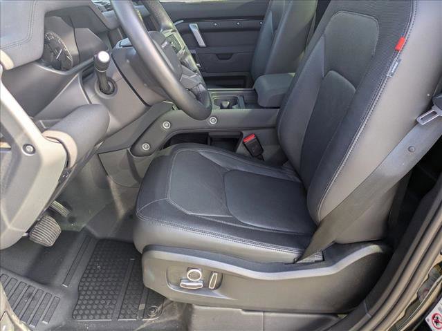 Used 2023 Land Rover Defender 130 X-Dynamic SE image 17