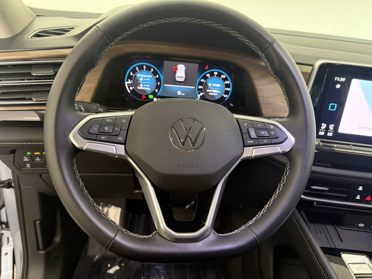 Used 2025 Volkswagen Atlas SE AWD/4WD image 21