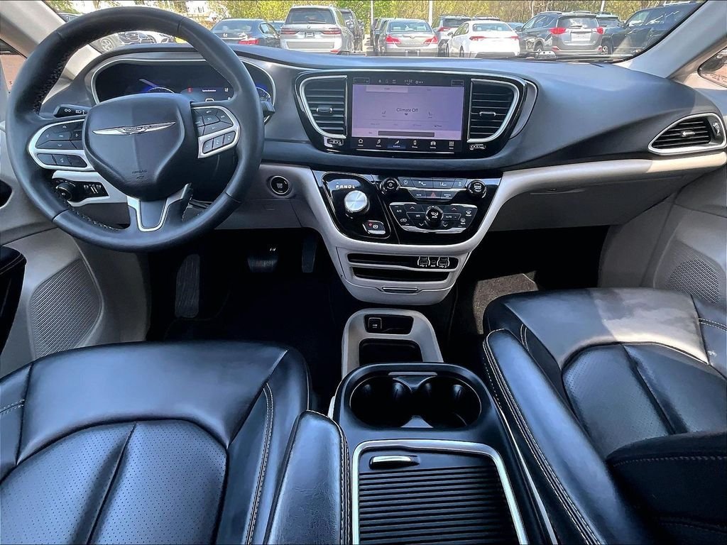 Used 2023 Chrysler Pacifica Touring-L FWD image 22