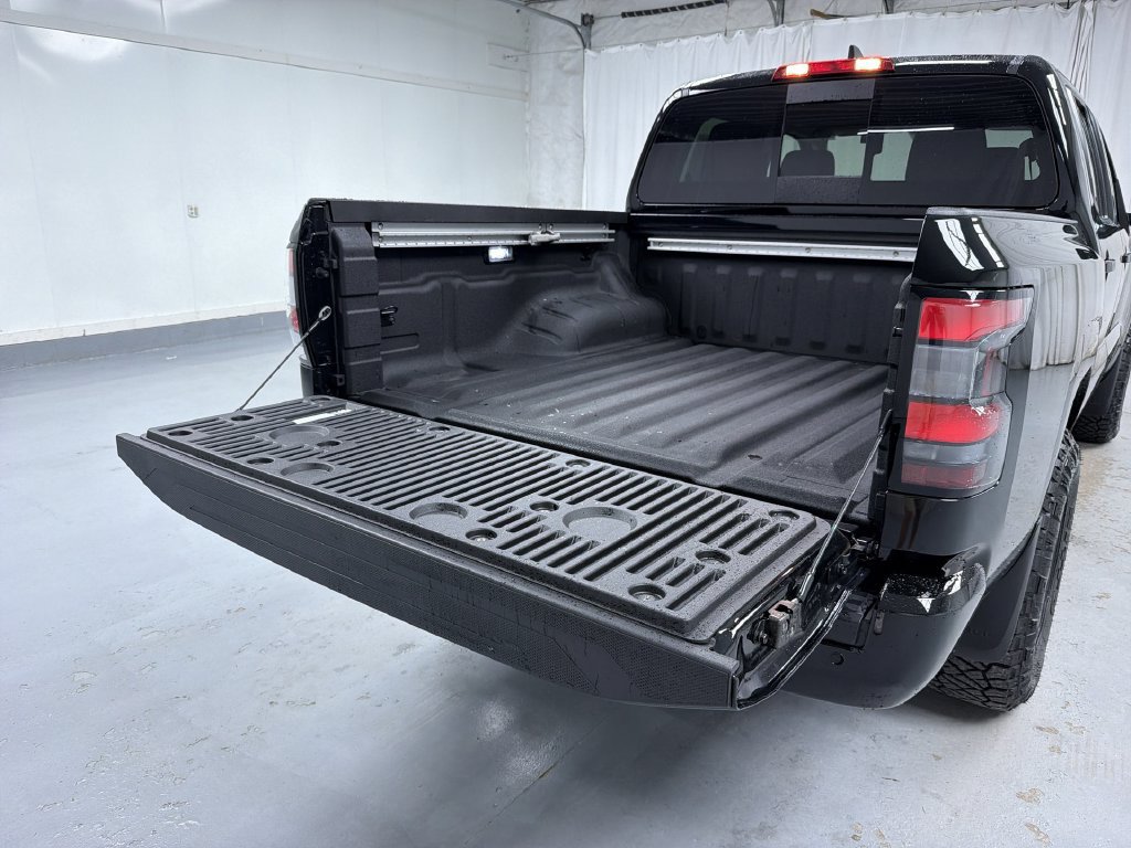 Used 2025 Nissan Frontier SV w/ SV Convenience Package AWD/4WD image 16
