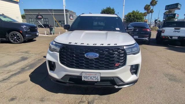 Used 2025 Ford Explorer ST AWD/4WD image 3