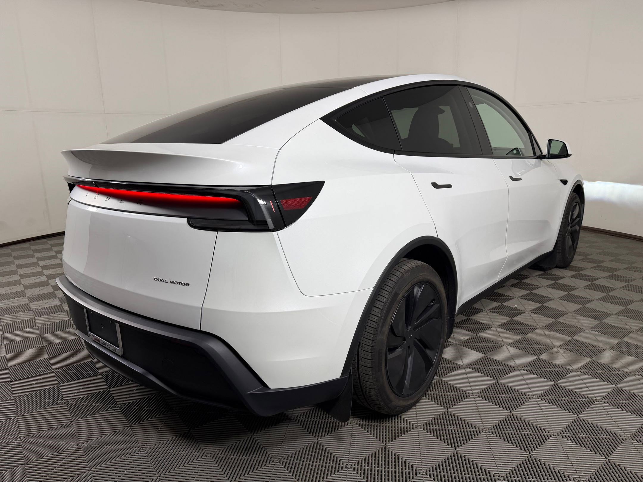 Used 2026 Tesla Model Y Long Range AWD/4WD image 9