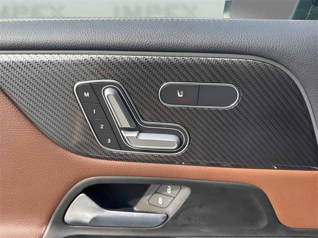 Used 2021 Mercedes-Benz GLB 250 4MATIC image 11