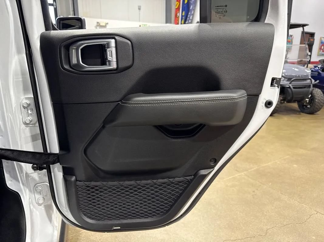 Used 2021 Jeep Gladiator Overland w/ Popular Equipment Package AWD/4WD image 37