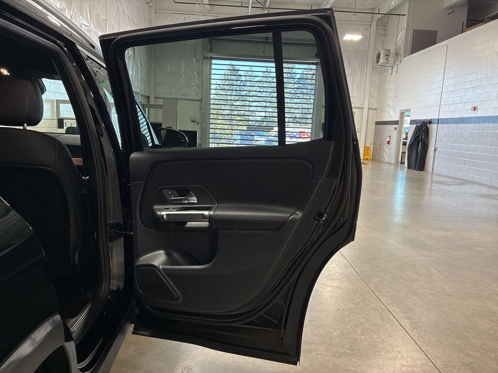 Used 2024 Mercedes-Benz GLB 250 4MATIC image 25