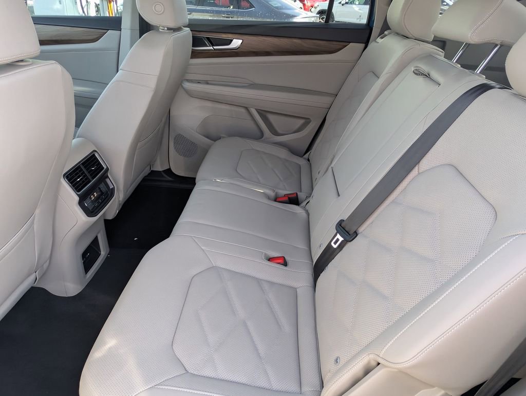 Used 2025 Volkswagen Atlas SE image 20