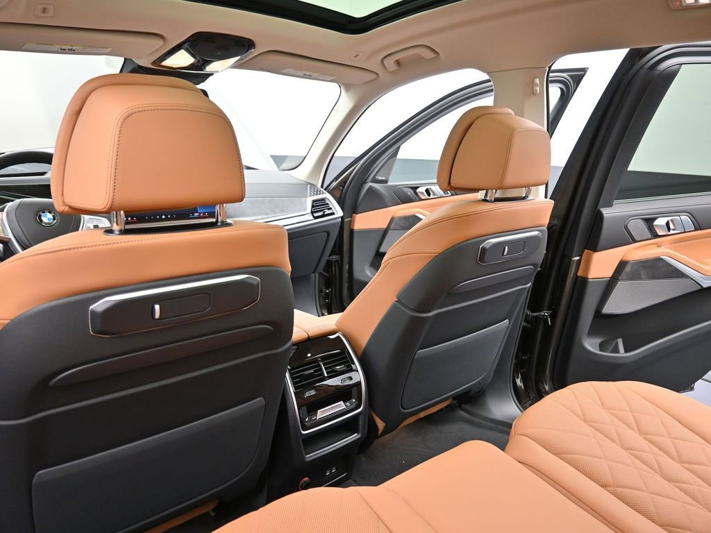 New 2025 BMW X7 xDrive40i image 16