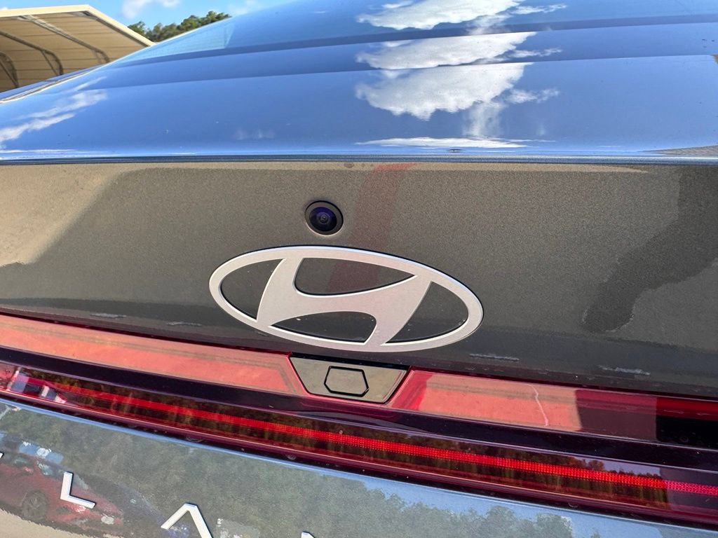 New 2026 Hyundai Elantra Limited FWD image 16