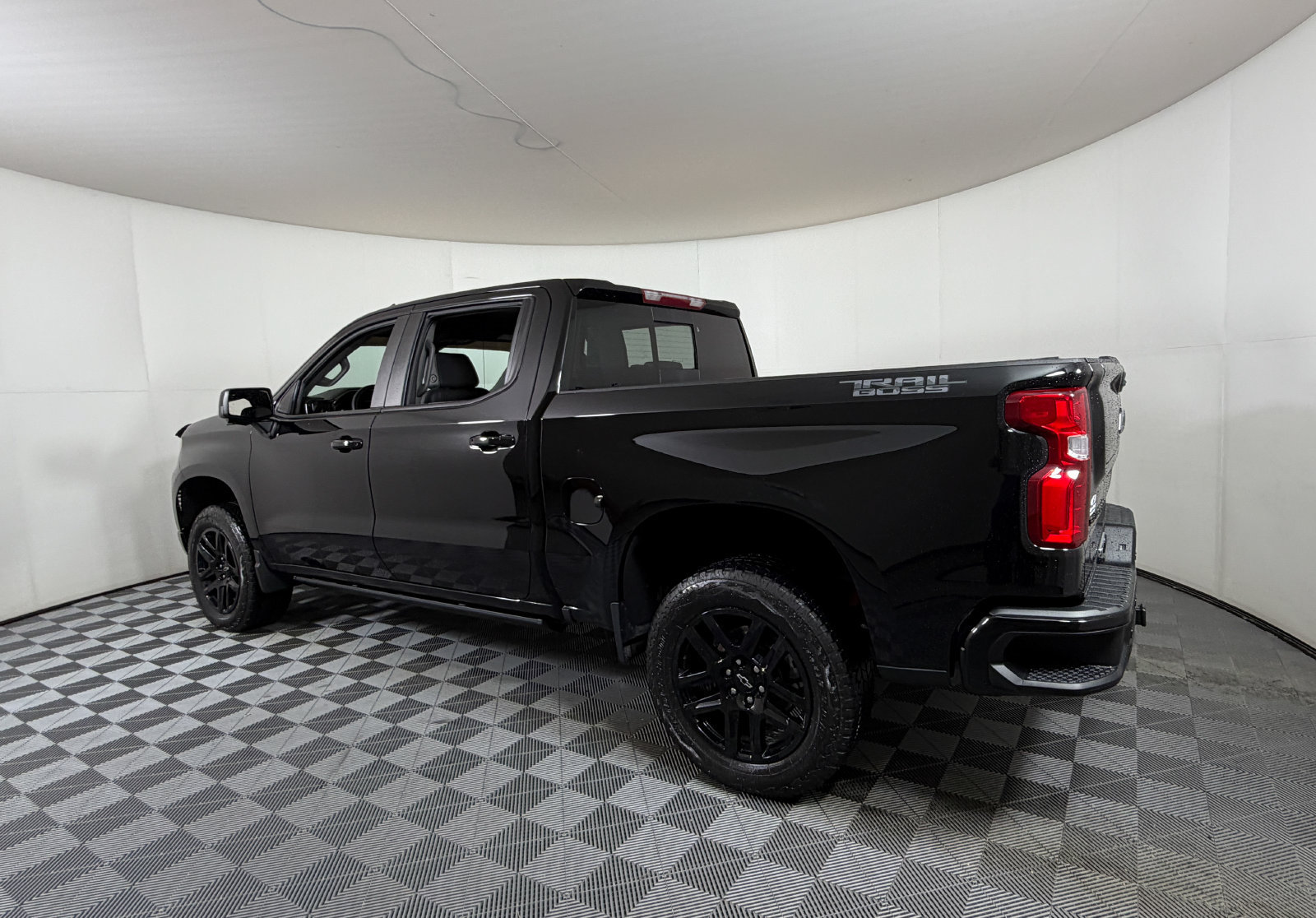 Used 2025 Chevrolet Silverado 1500 LT Trail Boss w/ LT Trail Boss Premium Package AWD/4WD image 3