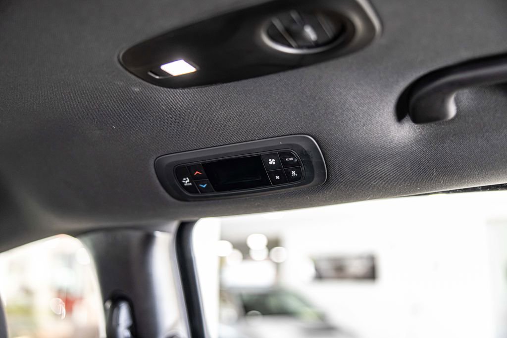 Used 2019 Chrysler Pacifica Touring Plus w/ S Appearance Package FWD image 39