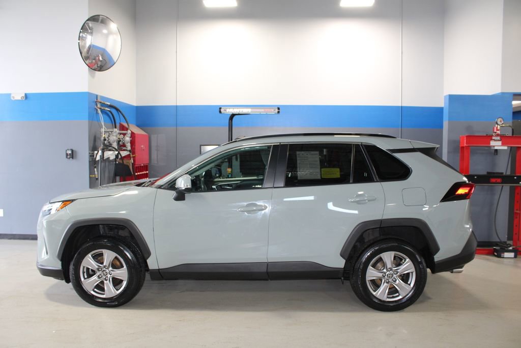Used 2022 Toyota RAV4 XLE AWD/4WD image 14