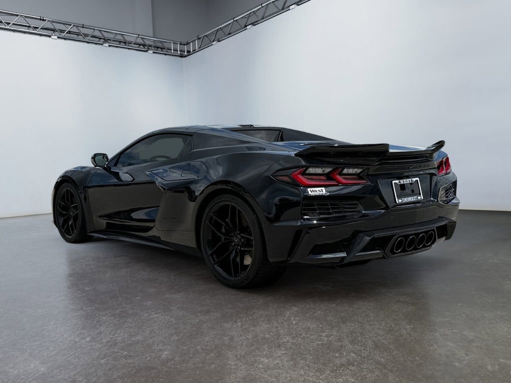 Used 2025 Chevrolet Corvette Z06 RWD image 5