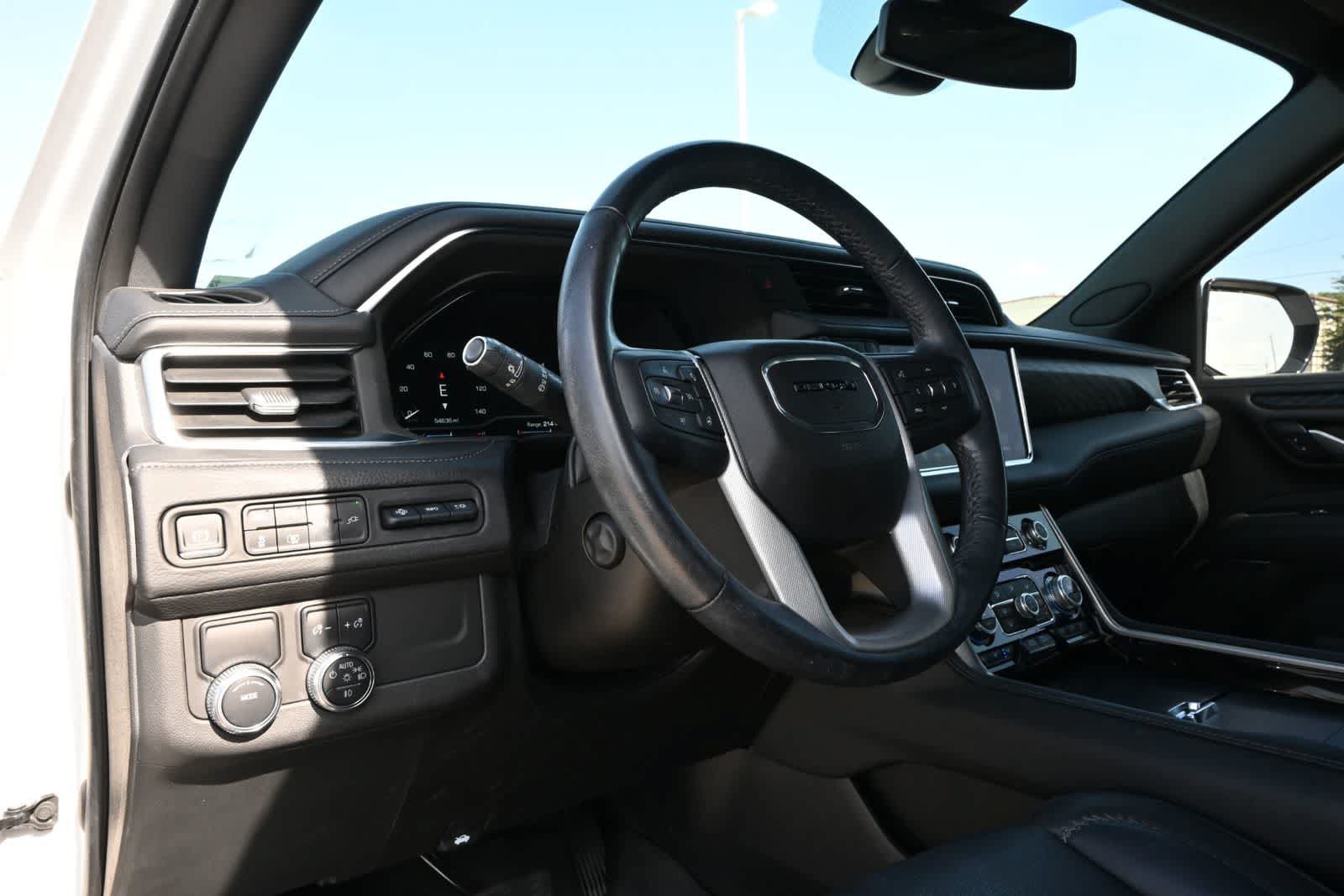 Used 2022 GMC Yukon Denali RWD image 16