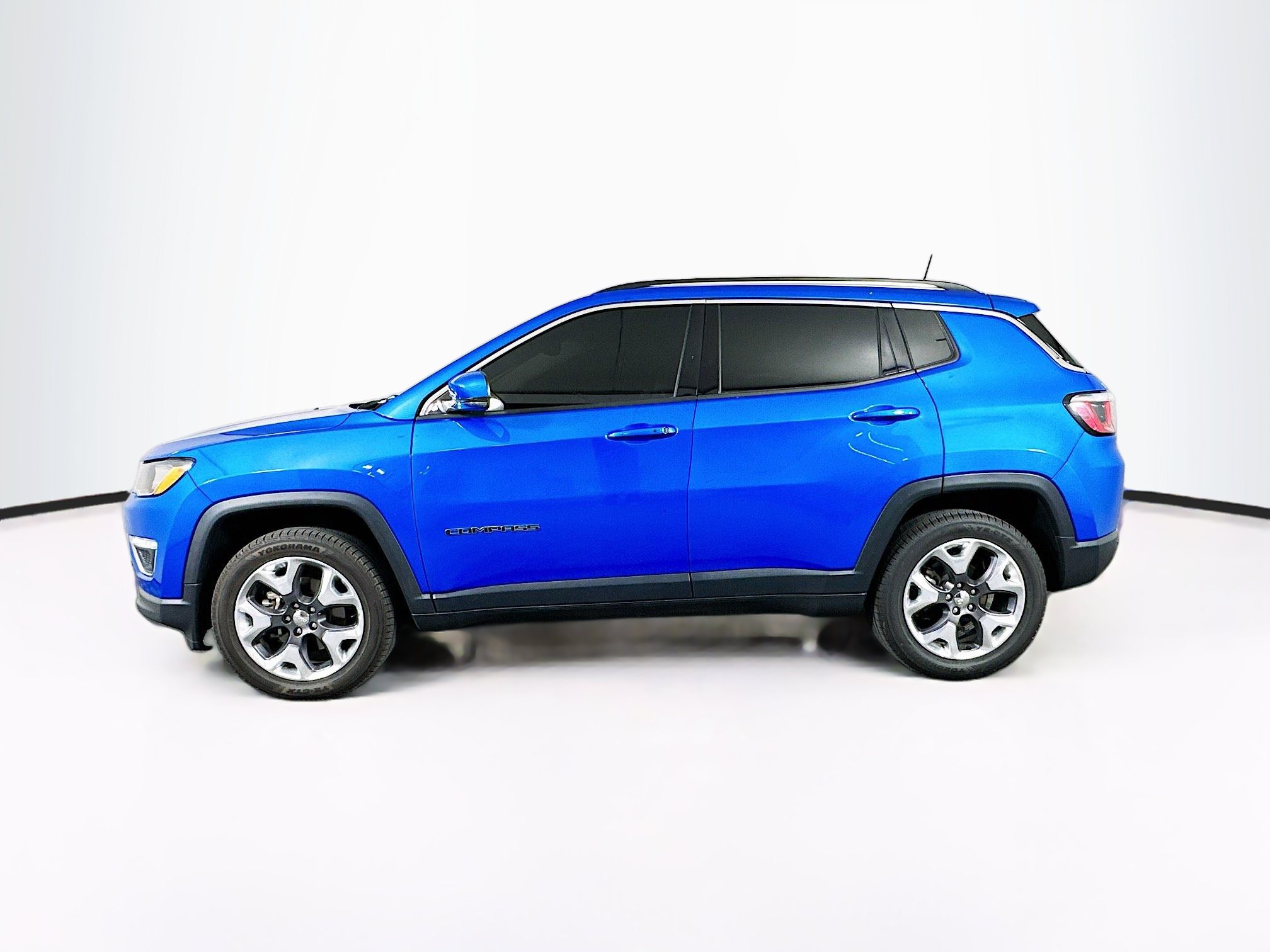 Used 2019 Jeep Compass Limited w/ Safety & Security Group AWD/4WD image 4