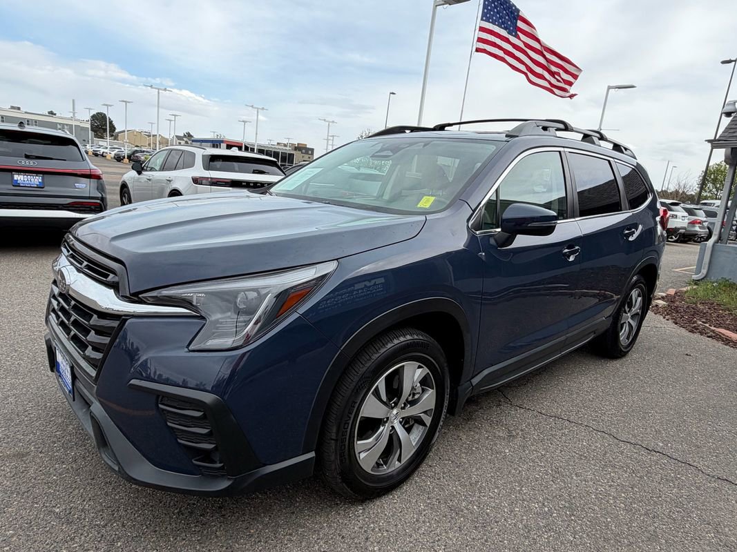 Used 2023 Subaru Ascent Premium w/ Convenience Package image 3