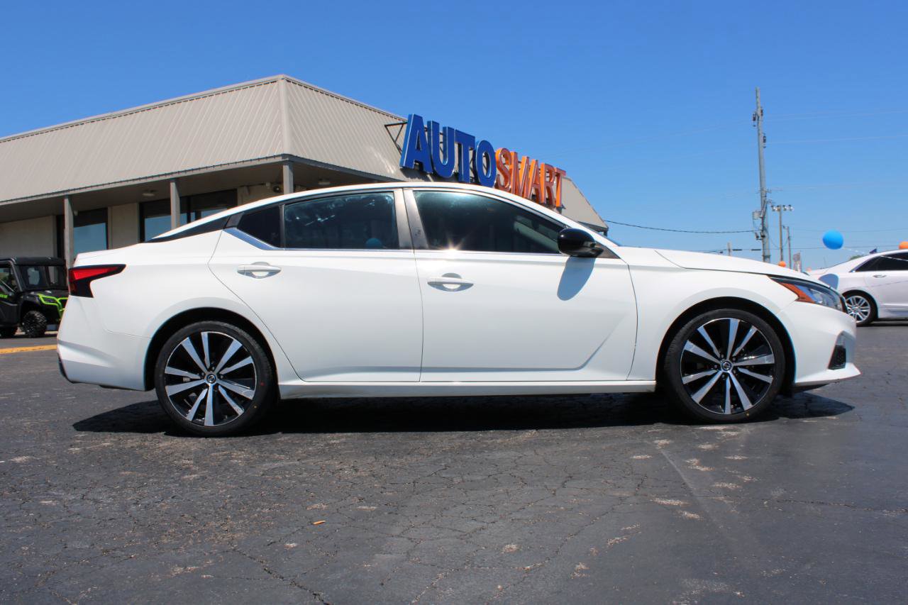 Used 2020 Nissan Altima 2.5 SR FWD image 3