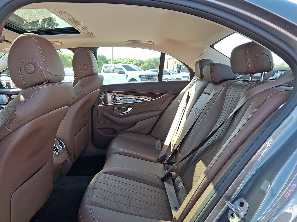 Used 2019 Mercedes-Benz E 300 4MATIC image 10
