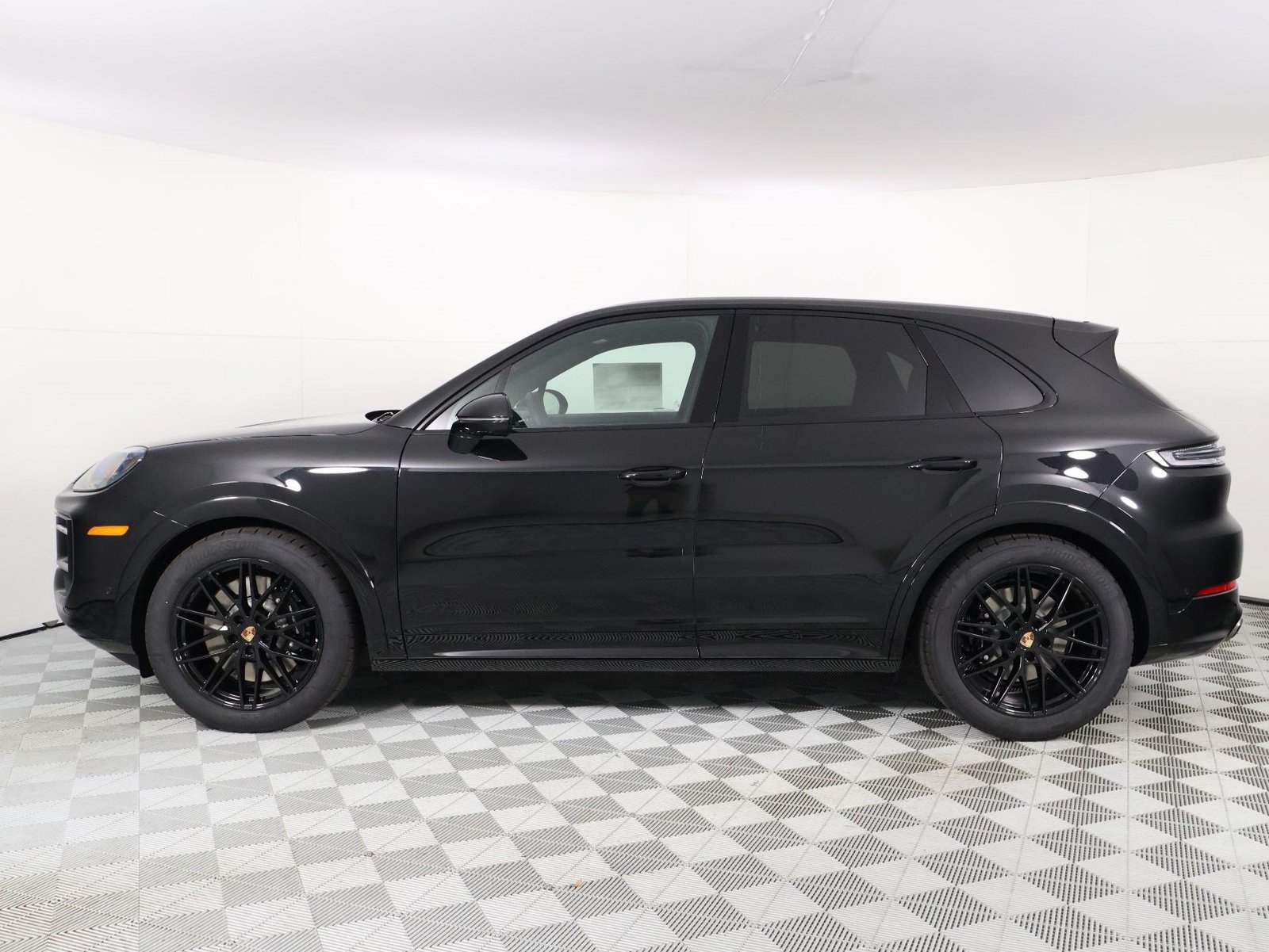 New 2026 Porsche Cayenne GTS AWD/4WD image 2