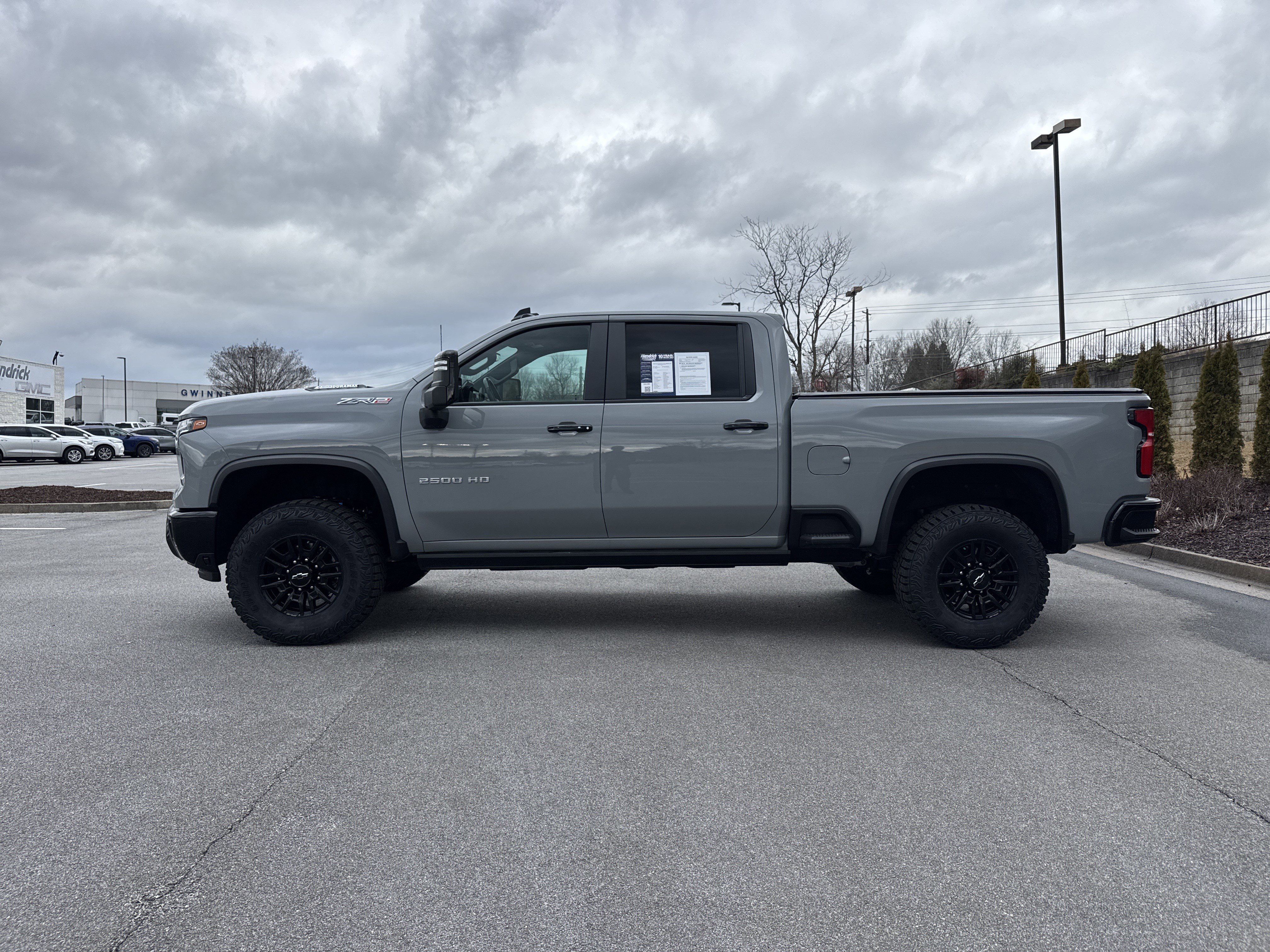 Used 2024 Chevrolet Silverado 2500 ZR2 w/ Technology Package image 7